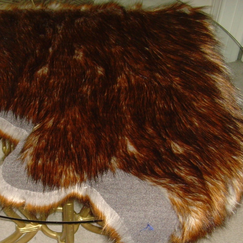 Reynard Fox Faux Fur Fabric (Remanent) - Picture 7 of 8